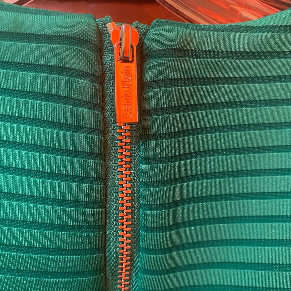 GREEN CALVIN KLEIN SLEEVELESS FITTED DRESS (WORN ONCE ONLY FOR 3 HOURS) - Picture 5 of 11